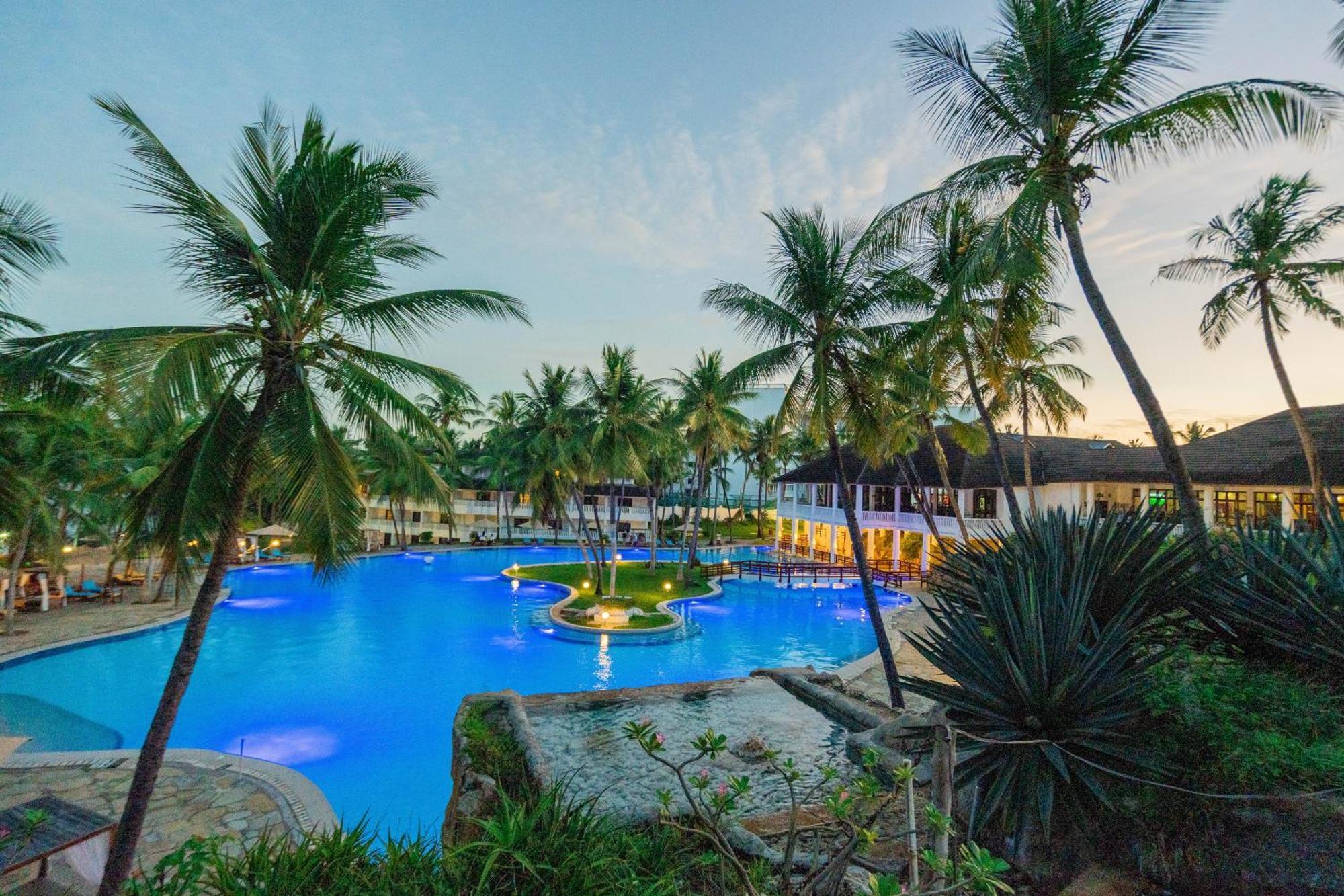 Prideinn Flamingo Beach Resort & Spa Mombasa Shanzu Exterior photo