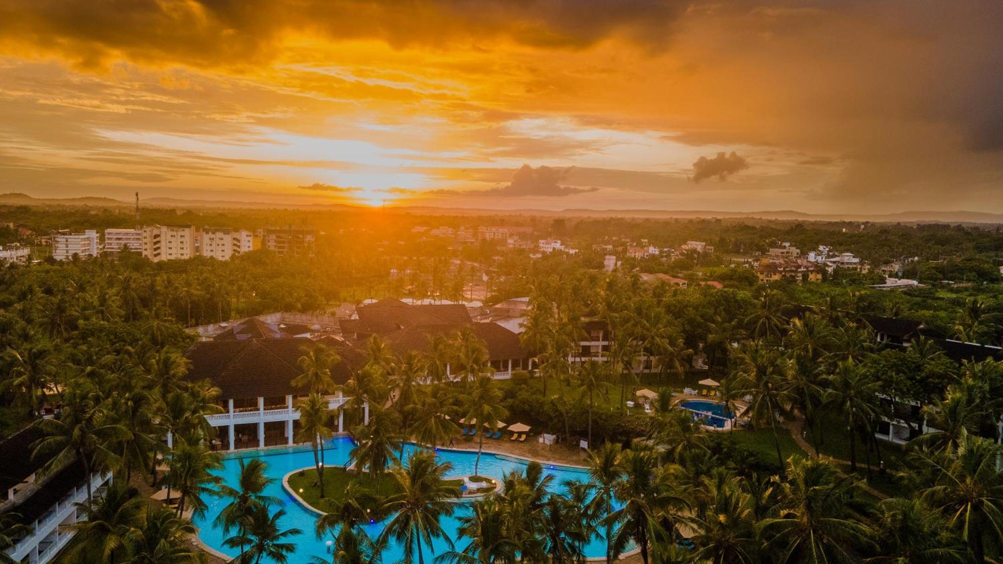 Prideinn Flamingo Beach Resort & Spa Mombasa Shanzu Exterior photo