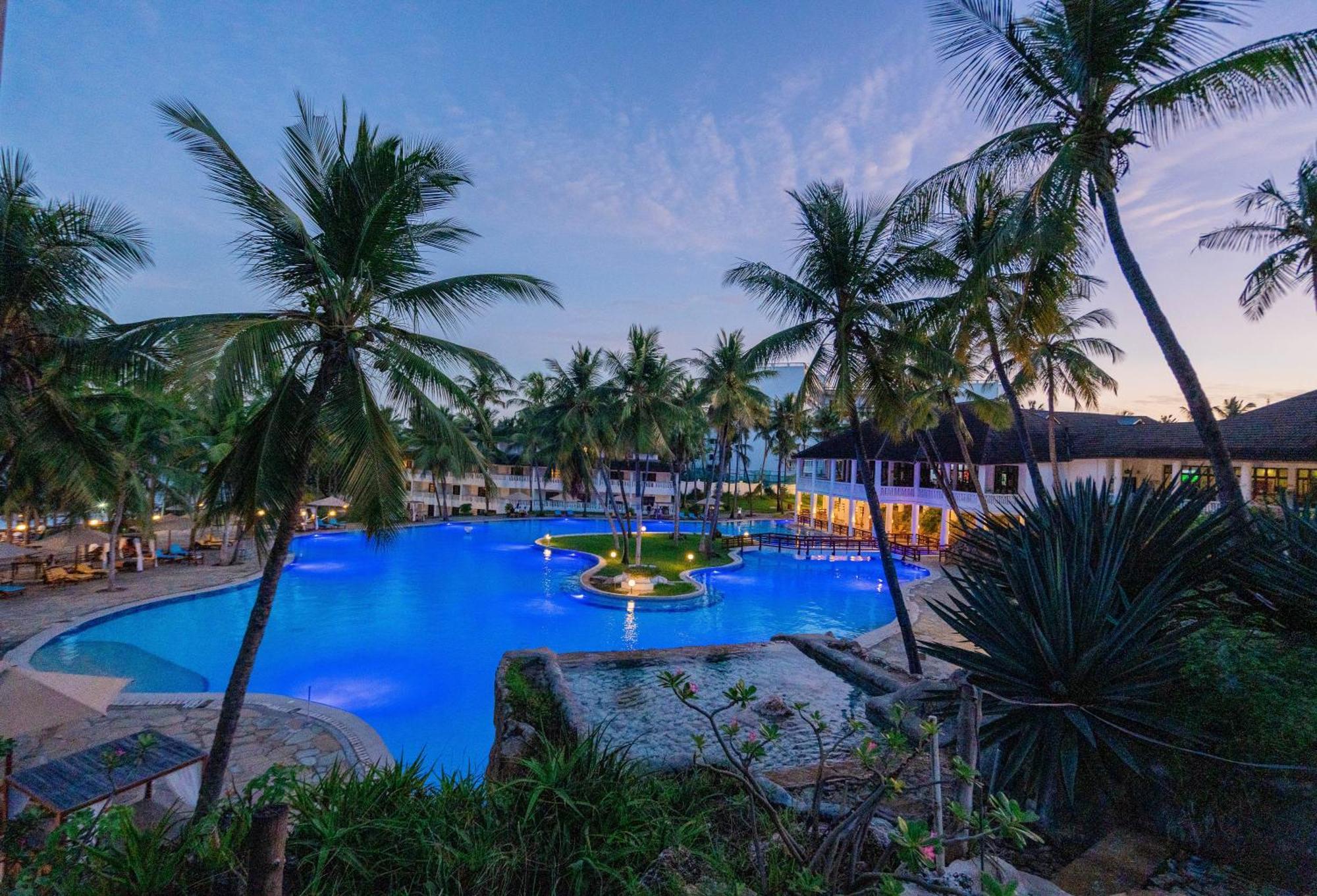 Prideinn Flamingo Beach Resort & Spa Mombasa Shanzu Exterior photo